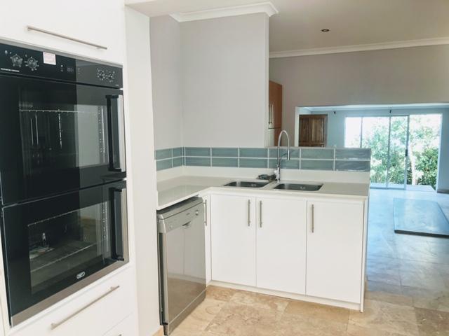 To Let 4 Bedroom Property for Rent in Hout Bay Western Cape
